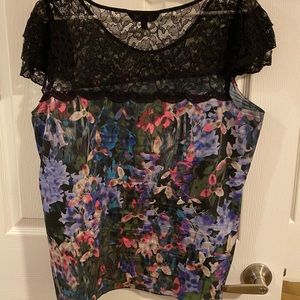 Floral lace express top